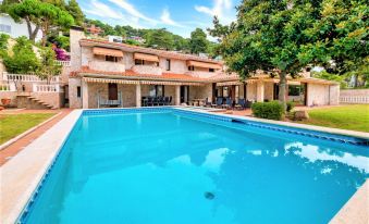 Villa Cala Lux, Ideal for Families, Next to A Cove, with BBQ and Wifi