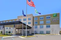 Holiday Inn Express & Suites Farmington Hills - Detroit Hotels in West Bloomfield