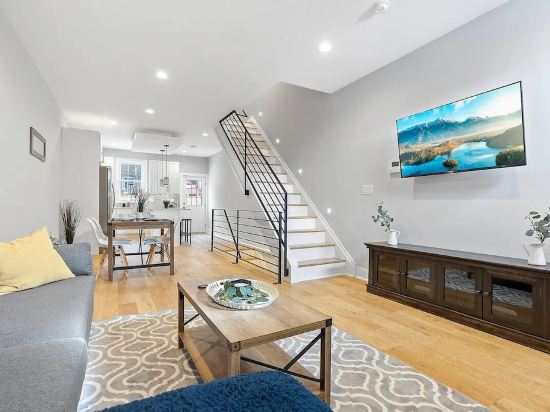 Pristine Philly Home Gourmet Kitchen