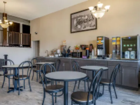 Super 8 by Wyndham Clinton Hotels in Clinton