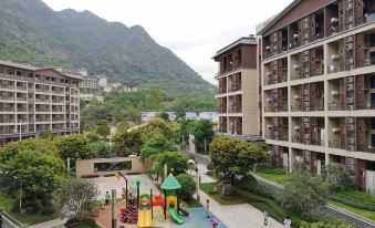 Guangzhou Zengcheng Baishuizhai Forest Valley Golden Leaf Hot Spring Holiday Villa