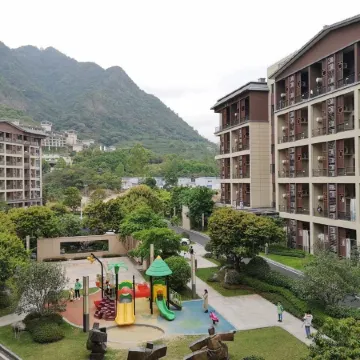 Guangzhou Zengcheng Baishuizhai Forest Valley Golden Leaf Hot Spring Holiday Villa