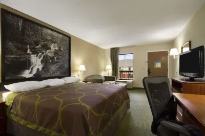 Super 8 by Wyndham Calhoun Hotels in Calhoun