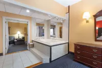 Ramada by Wyndham Newburgh/West Point - bar