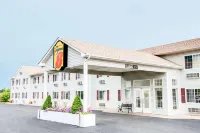 Super 8 by Wyndham Neosho Hotels near Hickory Creek RV Park