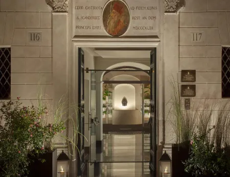 Palazzo Scanderbeg Отели рядом с достопримечательностью «Case Romane del Celio»