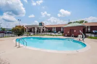 Quality Inn Near Potomac Mills - Swimmingpools