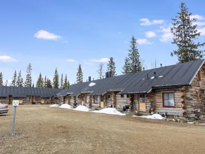 Sapara j 38 Hotels near Äkäslompolo