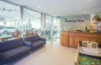 The Glasshouse Place