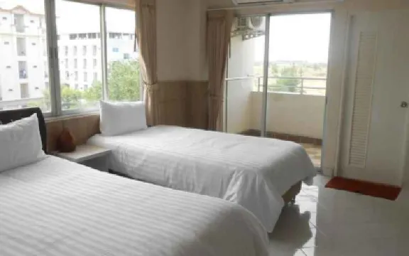 เสกทรัพย์ เพลส โรงแรมใกล้วัดโลกยสุธา