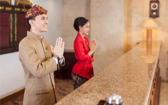 2. 사히드 호텔 수..