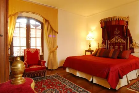 Parador Santa Maria la Real Отели рядом с достопримечательностью «Церковь святого Филиппа Нери»