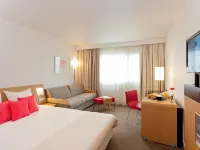 Novotel Pau Pyrénées Hôtels à proximité de : Lac de Fabrèges
