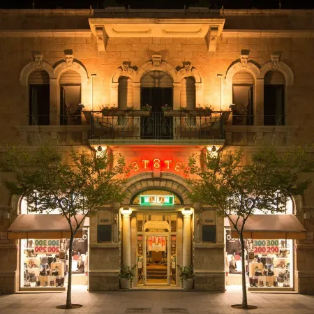 Ron Hotel