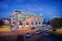 The Sansa Hotel & Spa - parking