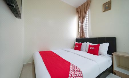 OYO 89831 Sri Sena Hotel - Housity