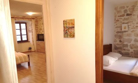 Apartments Historic Stone House - Housity