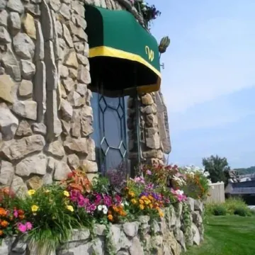 Weathervane Terrace Inn and Suites