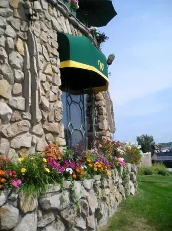 Weathervane Terrace Inn and Suites