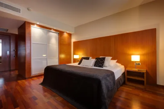 Acevi Villarroel Photos