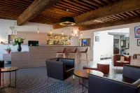 Logis Hôtel Tante Yvonne & Son Restaurant Semi-Gastronomique - Lyon Nord Hotel a Massieux