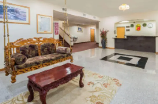 Super 8 by Wyndham Salina