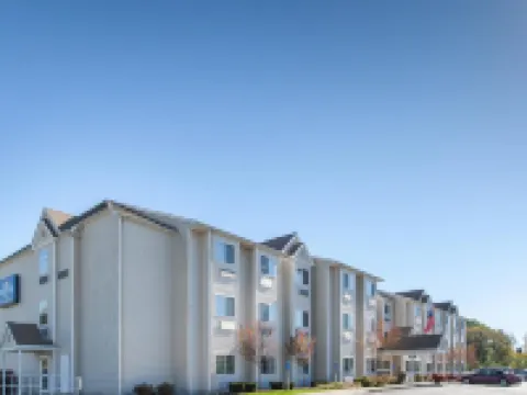 ไมโครเทล อินน์แอนด์สวีทส์ บายวินด์แฮม จอห์นสทาวน์ โรงแรมในFulton County