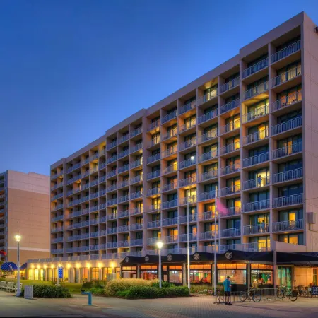 Hampton Inn Virginia Beach-Oceanfront South Отели рядом с достопримечательностью «Кроатан-Бич»