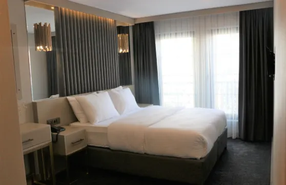 艾爾博斯吉雷松城市酒店