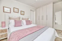 Land's Edge Struisbaai Hotels in Cape Agulhas