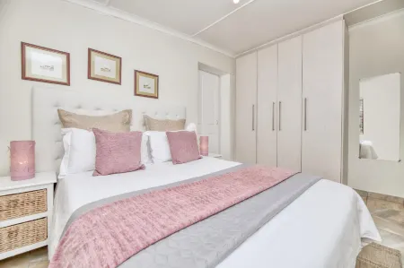 Land's Edge Struisbaai Отели рядом с достопримечательностью «Cape Agulhas Lighthouse»