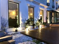 Wenshan Courtyard · Xuexiao Zhongshan Homestay (Dalian Railway Station Labor Park Subway Station)