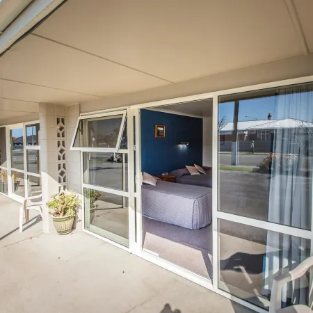 AAA Thames Court Motel