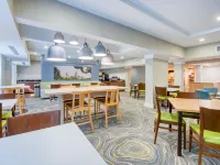 Fairfield Raleigh Crabtree Valley Hotel berhampiran Taman Pullen