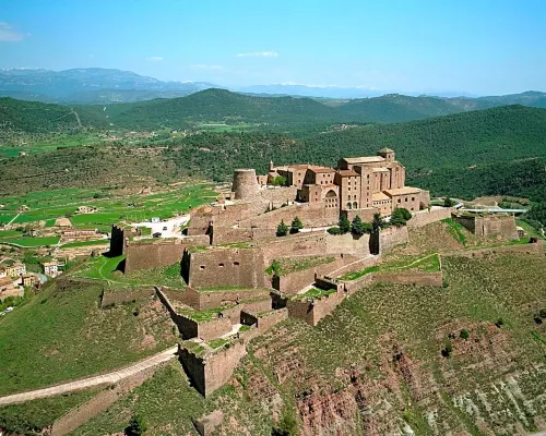 Parador de Cardona Cerca del hotel Photos