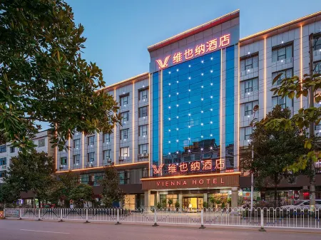 Vienna Hotel（Lianyuan Stadium Store） Отели в г. Ляньюань