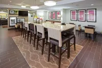 Hampton Inn Dickson - parking