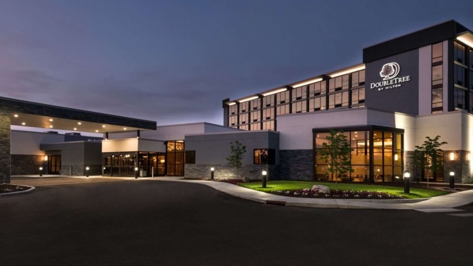 DoubleTree by Hilton Lafayette East