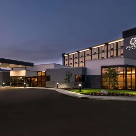 DoubleTree by Hilton Lafayette East