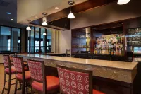 DoubleTree by Hilton Charlotte Airport - بار