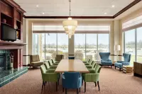 Hilton Garden Inn Dubuque Downtown فنادق في دوبوك