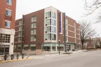 SpringHill Suites Bloomington Hotels in Bloomington