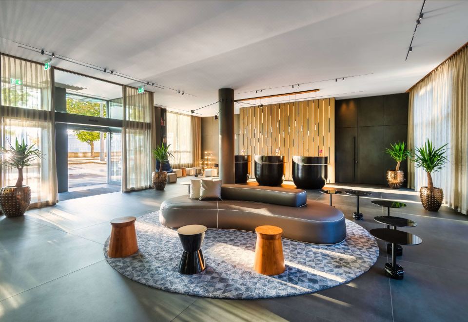 2. 파크 플라자 부..