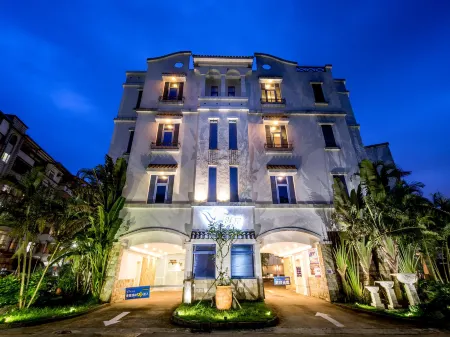 Blue Coast Spa Motel Отели рядом с достопримечательностью «Siandongyan Foshoudong»