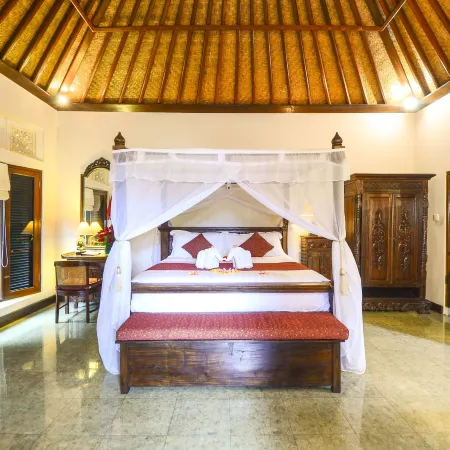 Tirta Ayu Hotel and Restaurant Отели рядом с достопримечательностью «Храм Лемпуянг»