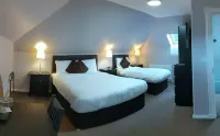 MacLean Guest House - parking