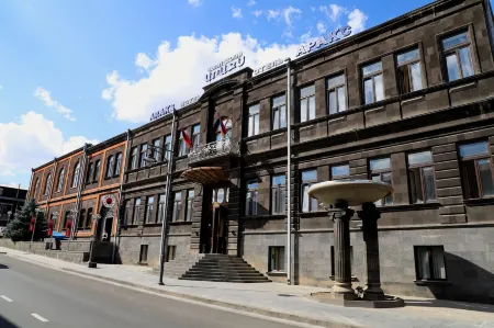 Araks Hotel Complex