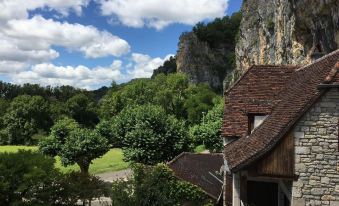 Logis Hôtels - Hôtel Restaurant Domaine les Falaises