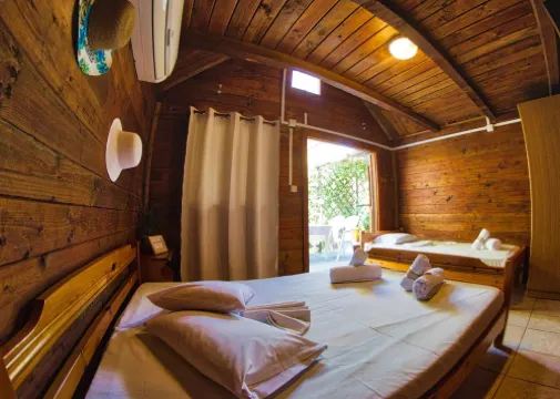 エポヒコン スタジオズ