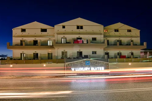 V Luxury Suites Hotel a Perama